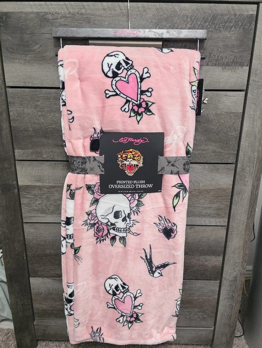 Ed Hardy Skulls & Birds Tatoo Oversized Pink Throw Blanket New